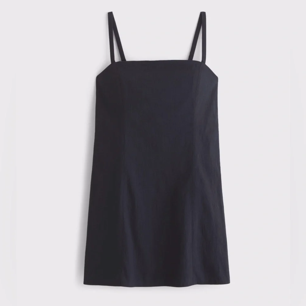 Abercrombie and Fitch Bra-Free Everyday Skort - Picture 3 of 8
